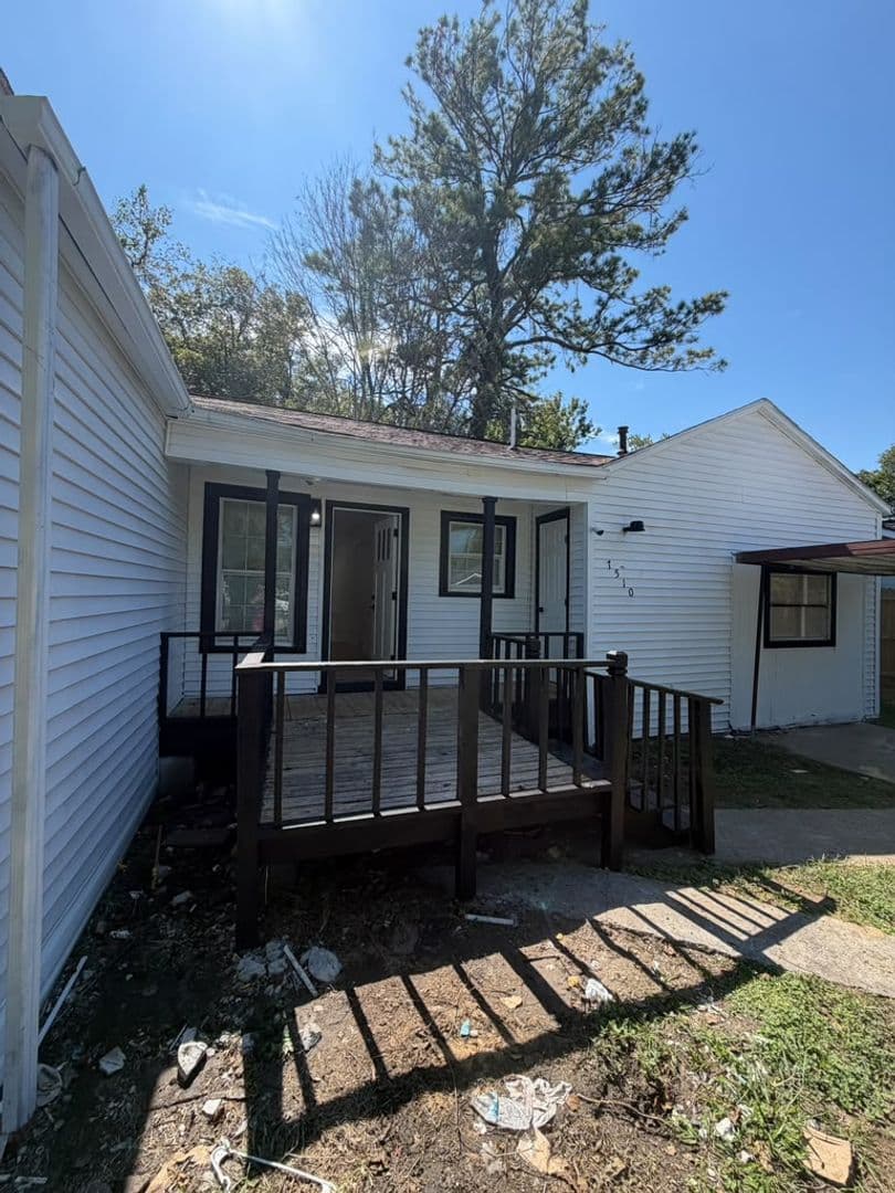 Houston House: 7510 Touchstone St