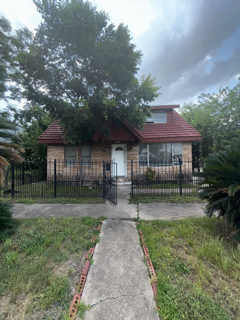 Houston Apartment: 3012 Live Oak St