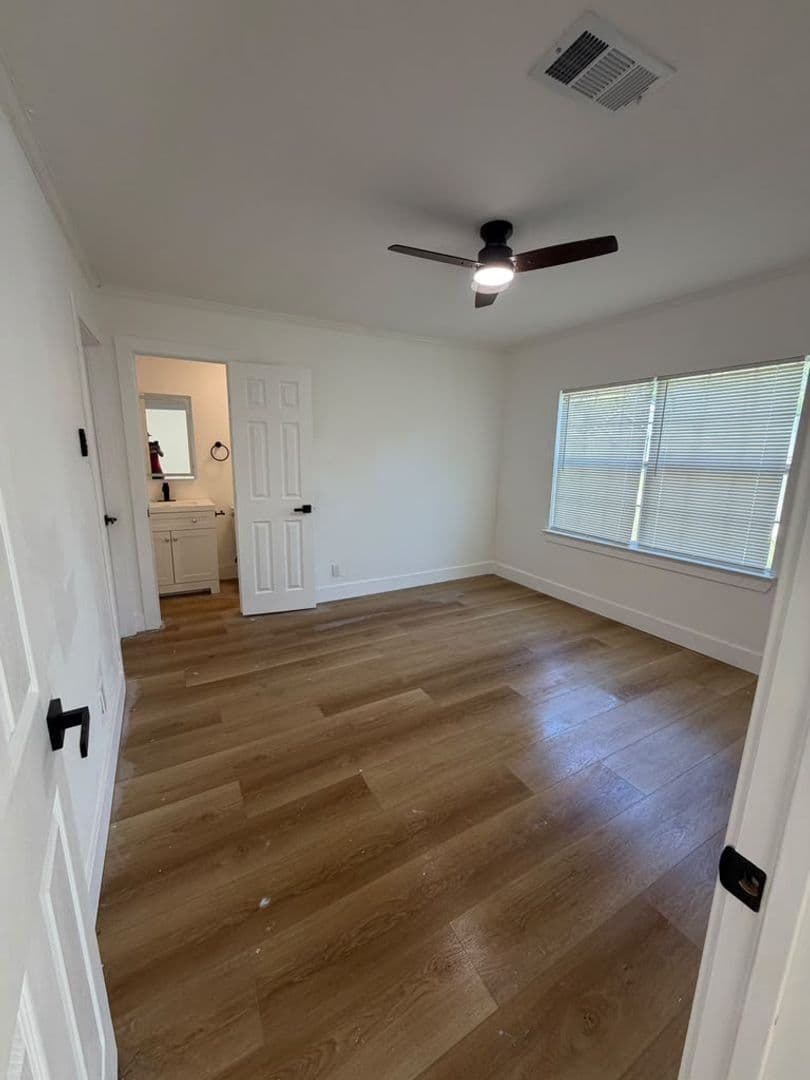 Houston House: 7522 Springdale St