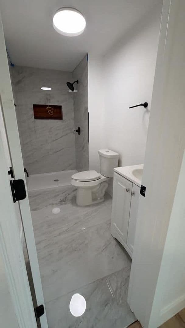 Houston House: 3053 Noble St