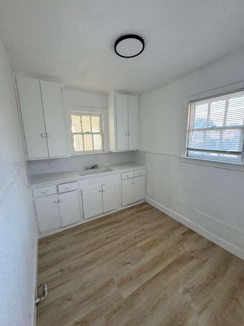 Port Arthur Apartment: 3349 14th St