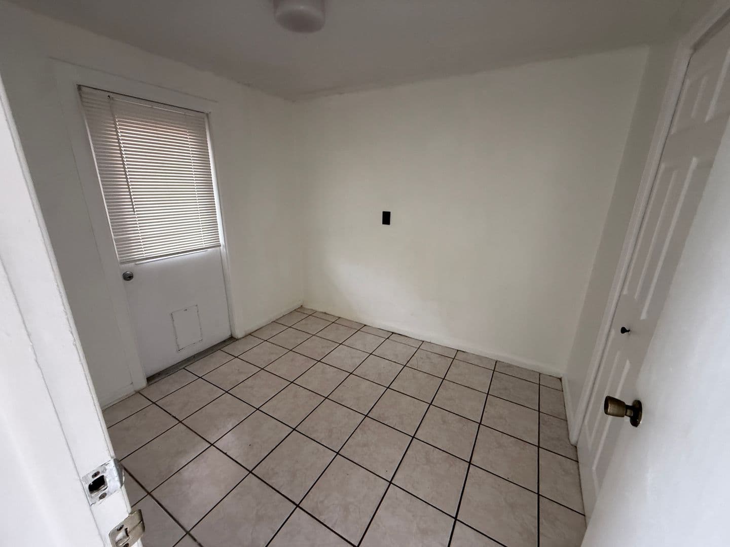 Tampa House: 8594 Briar Grove Cir