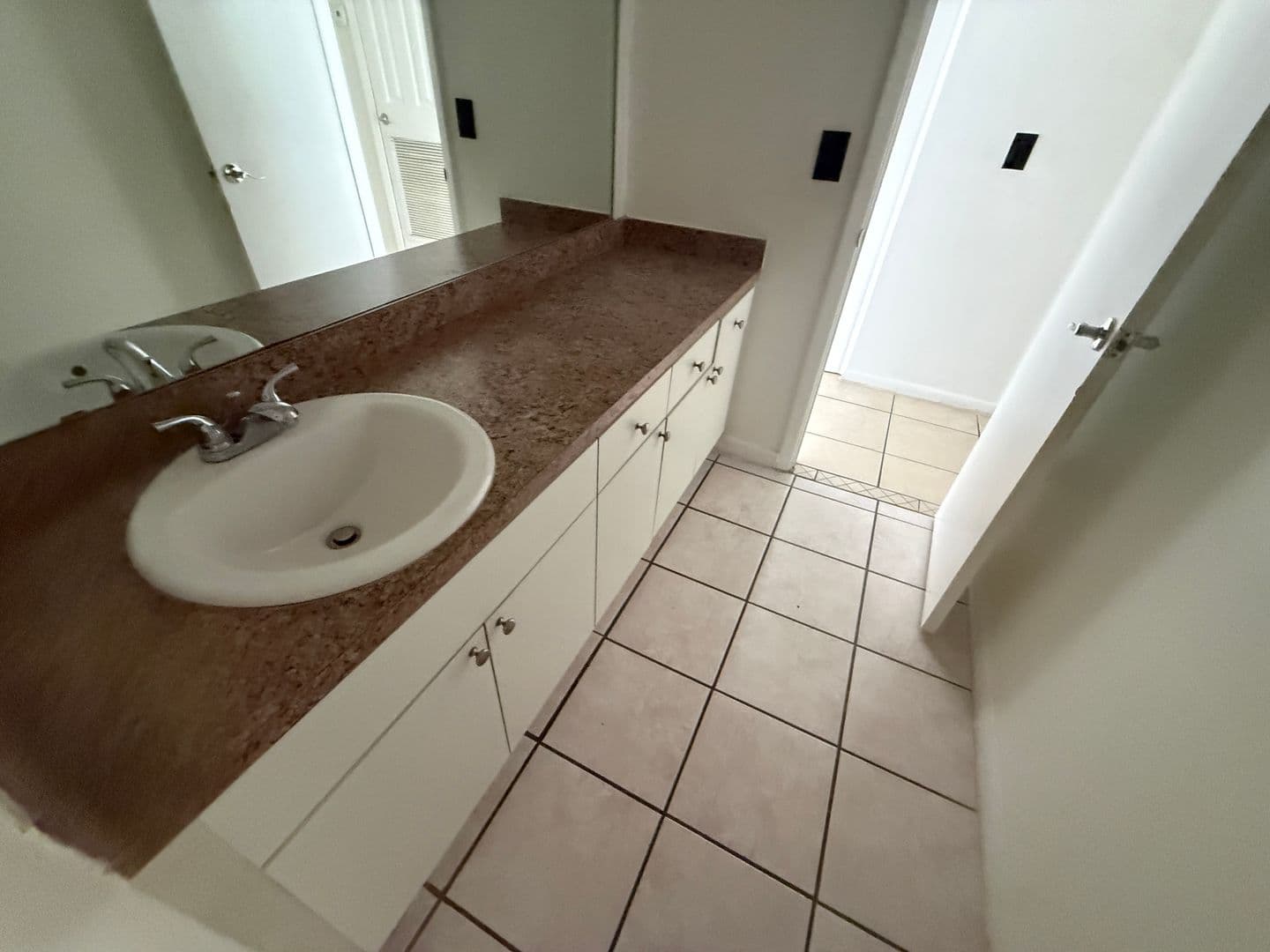 Tampa House: 8594 Briar Grove Cir