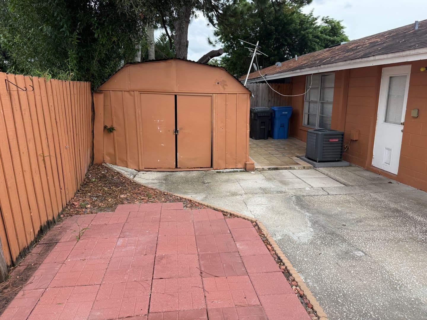Tampa House: 8594 Briar Grove Cir