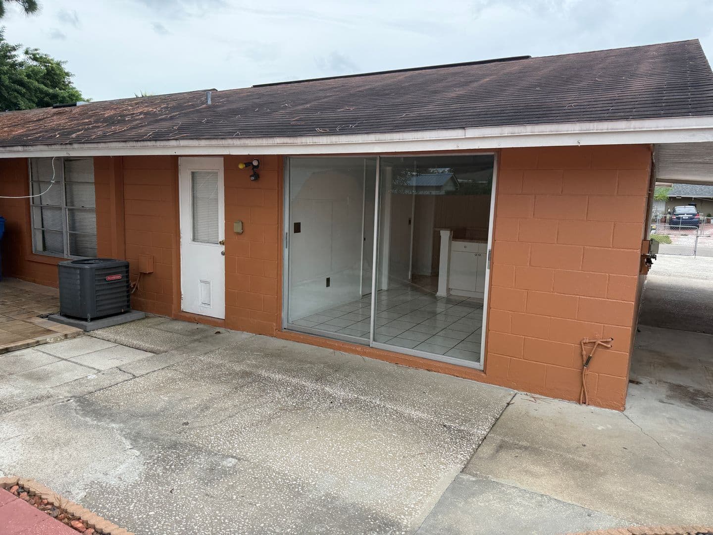 Tampa House: 8594 Briar Grove Cir