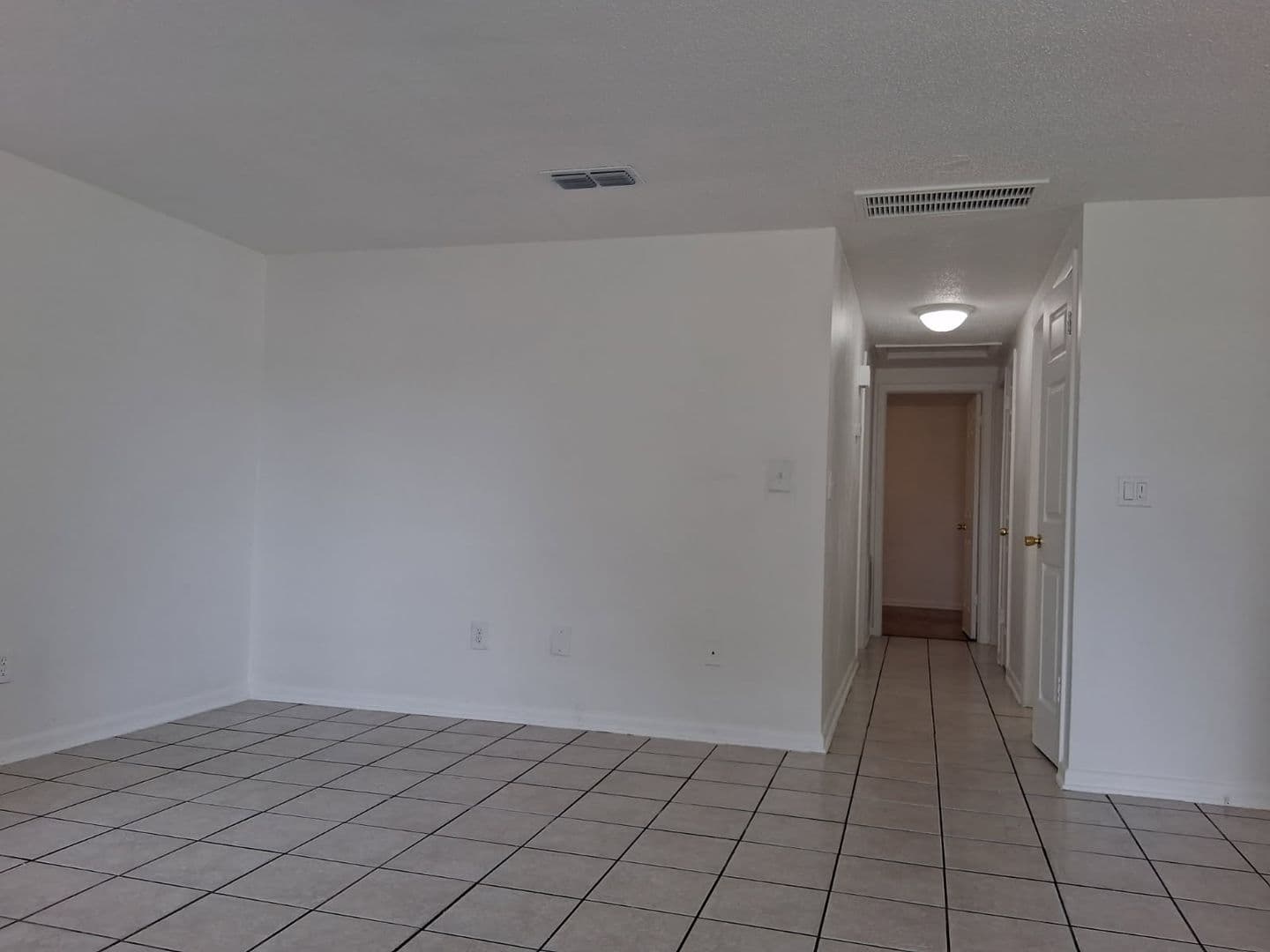 Seffner House: 103 Hickory Ln