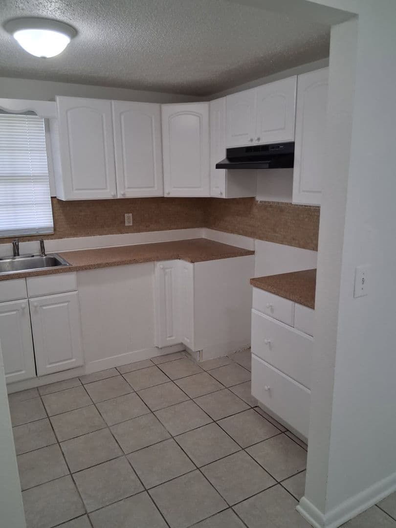 Seffner House: 103 Hickory Ln