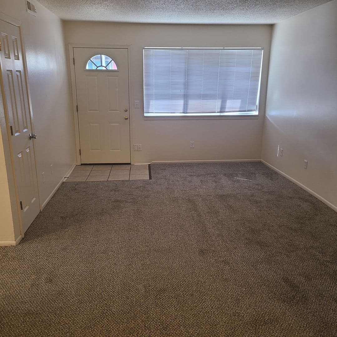 Wichita Apartment: 1940 S. Woodlawn