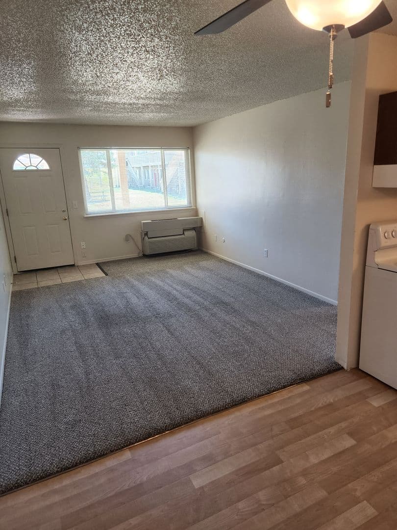 Wichita Apartment: 1940 S. Woodlawn