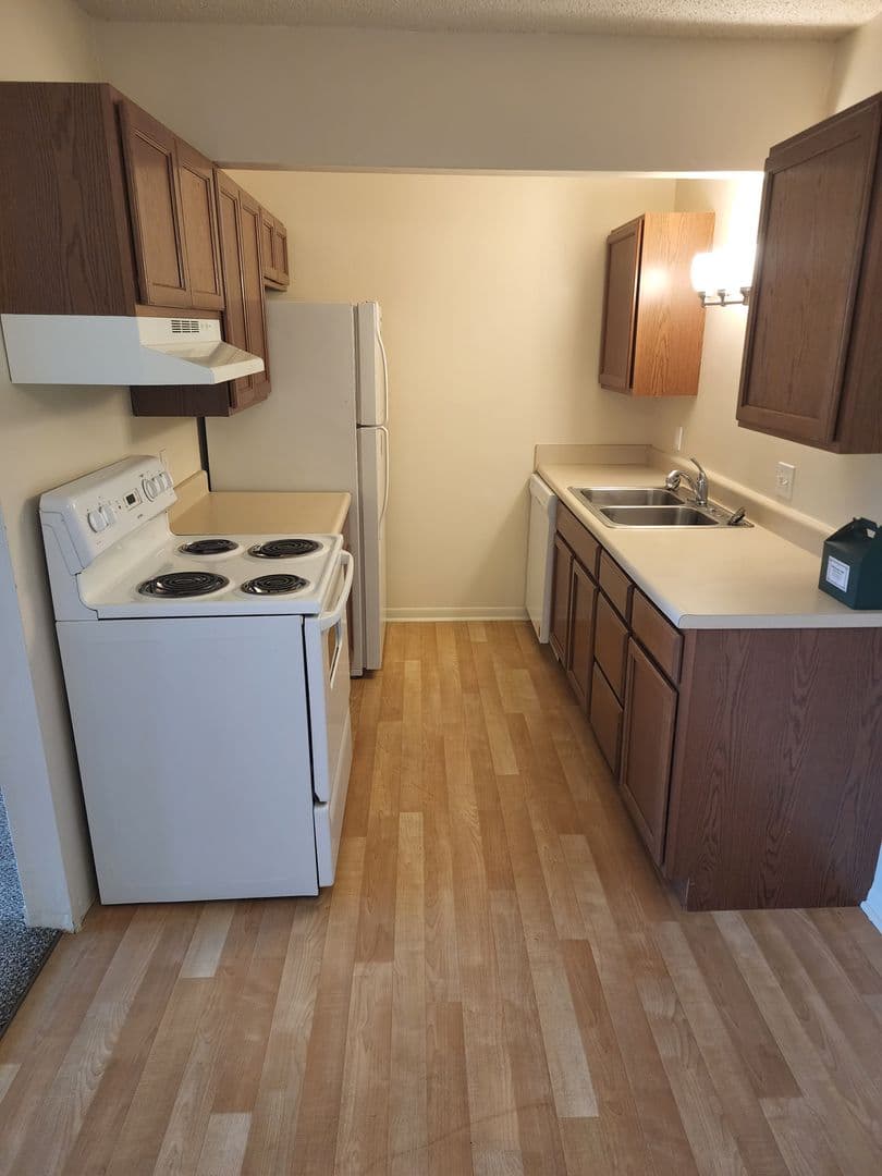 Wichita Apartment: 1940 S. Woodlawn
