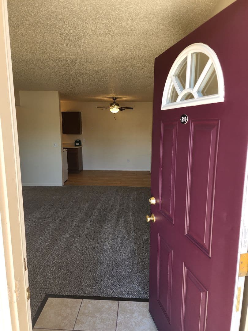 Wichita Apartment: 1940 S. Woodlawn