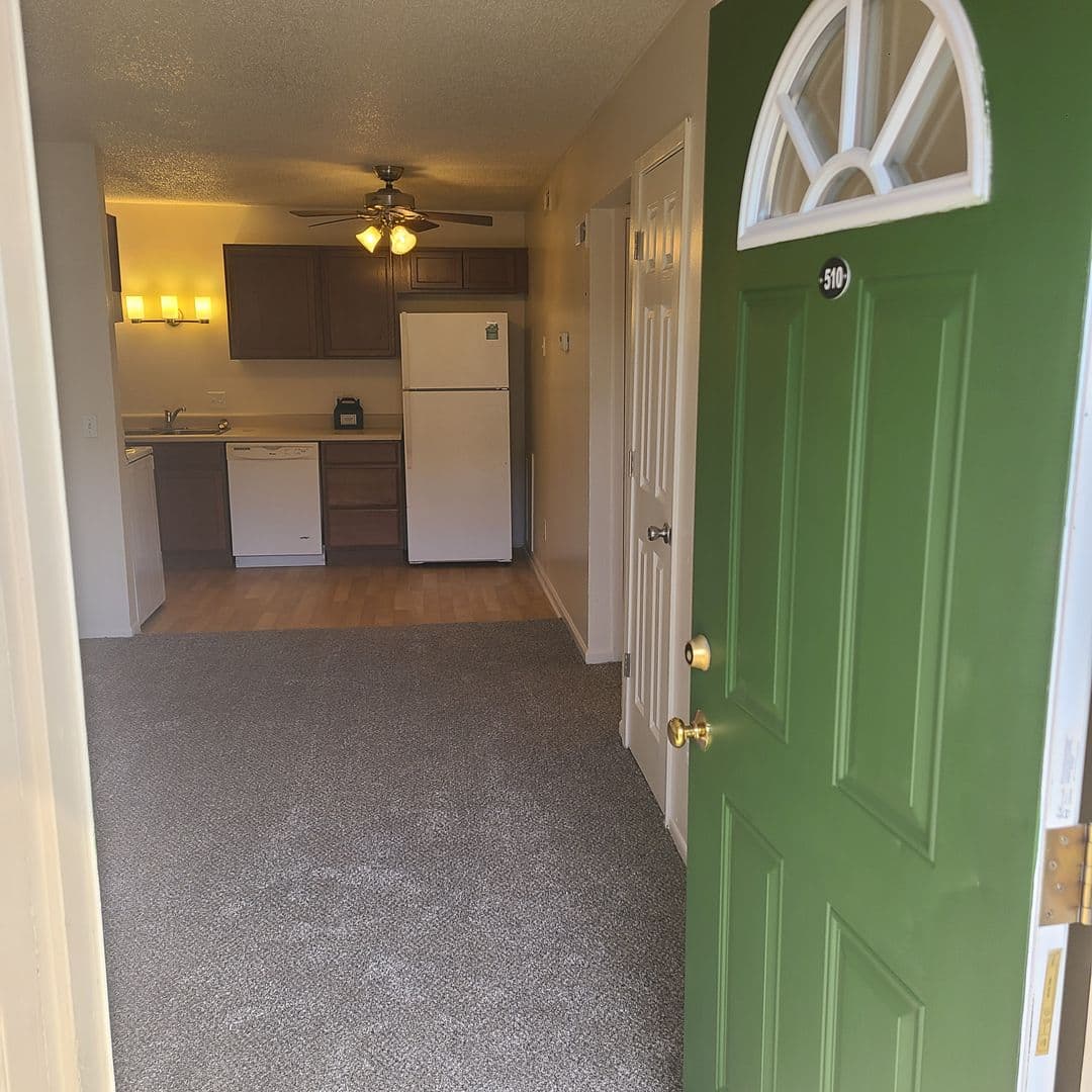 Wichita Apartment: 1940 S. Woodlawn