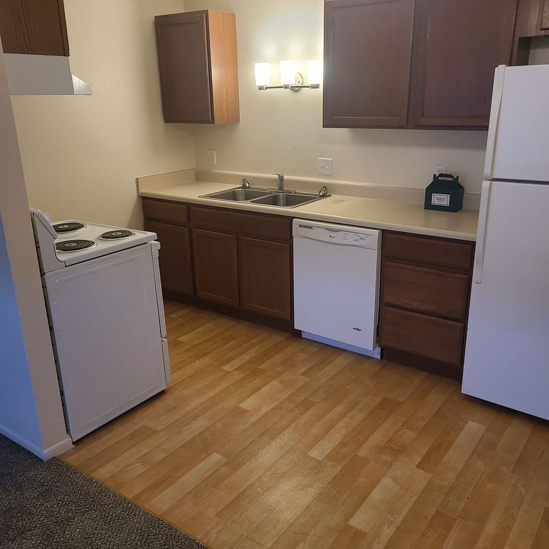Wichita Apartment: 1940 S. Woodlawn