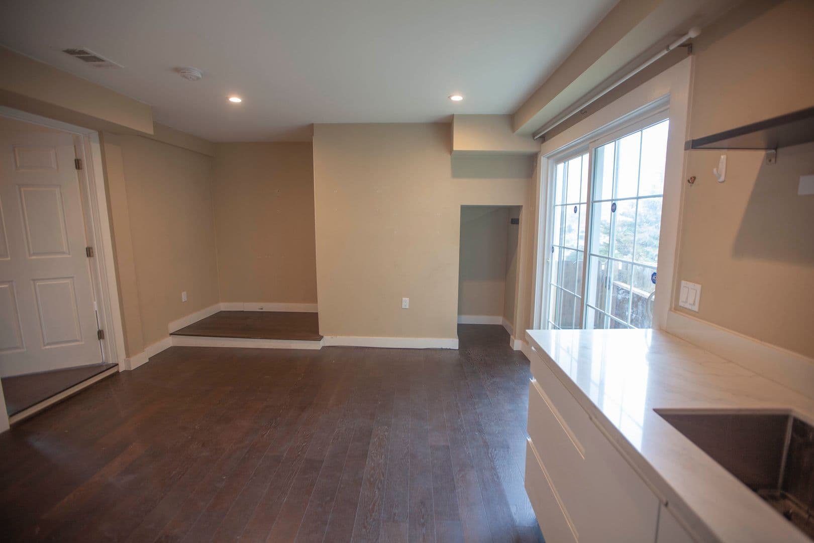 Daly City Apartment: 898 Templeton Ave
