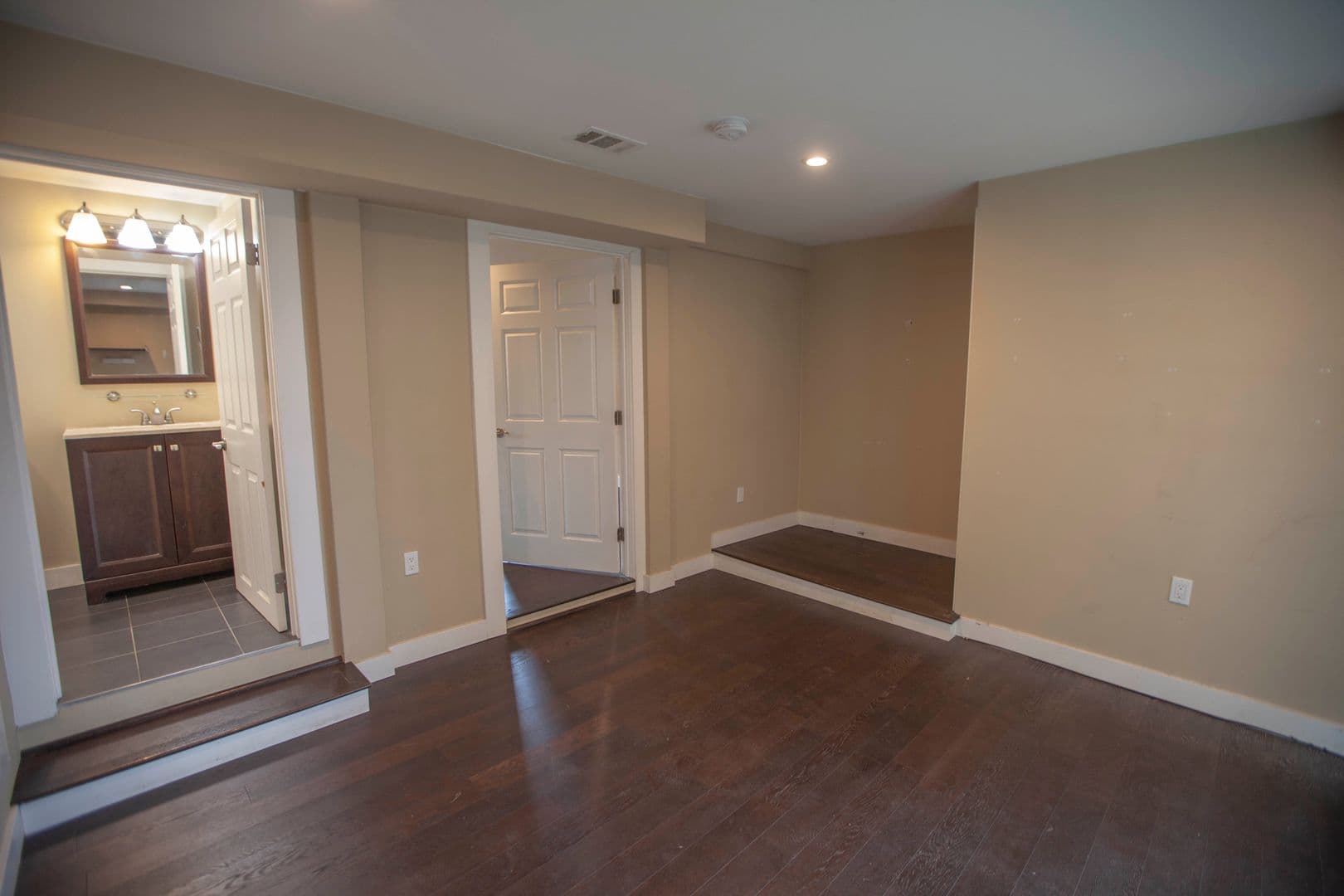 Daly City Apartment: 898 Templeton Ave