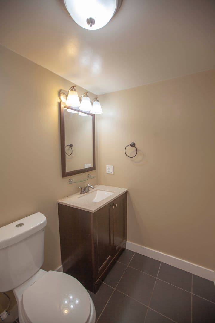 Daly City Apartment: 898 Templeton Ave