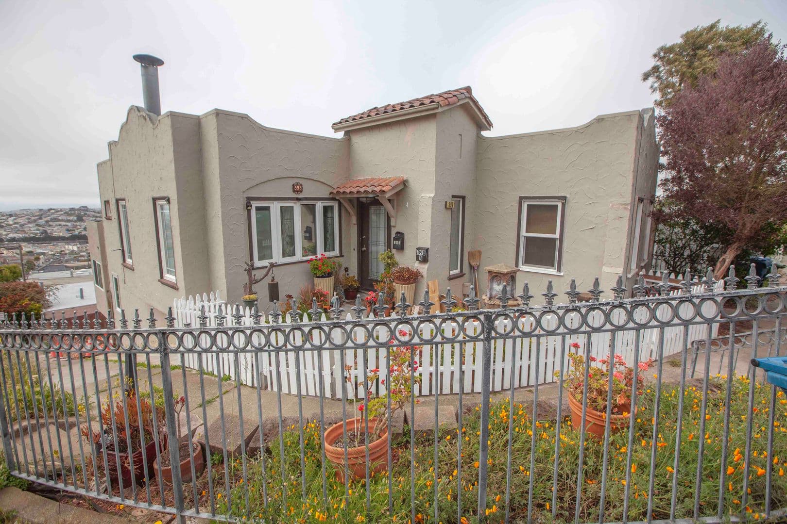 Daly City Apartment: 898 Templeton Ave