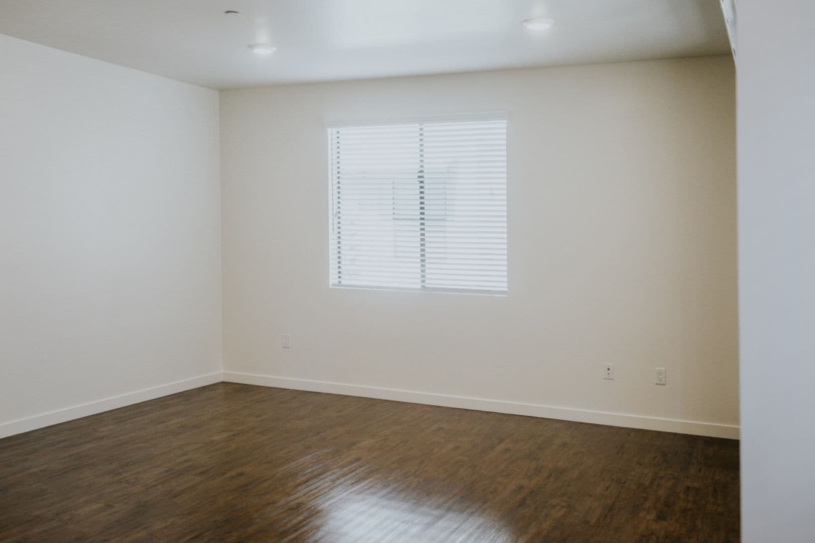 Bakersfield Apartment: 11325 Park Square Drive