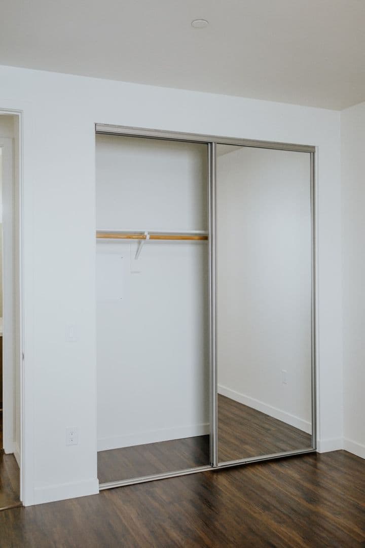 Bakersfield Apartment: 11325 Park Square Drive