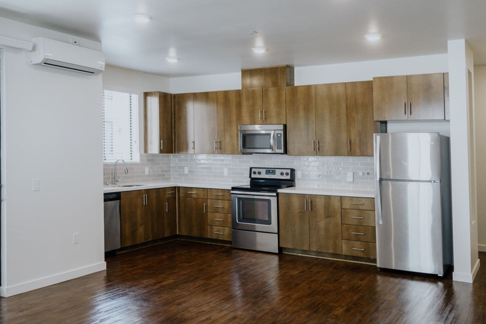 Bakersfield Apartment: 11325 Park Square Drive