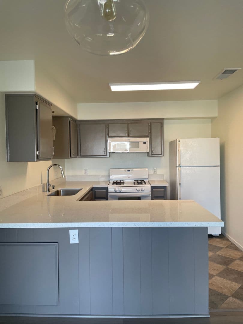 Bakersfield Apartment: 1100 Mondavi Way