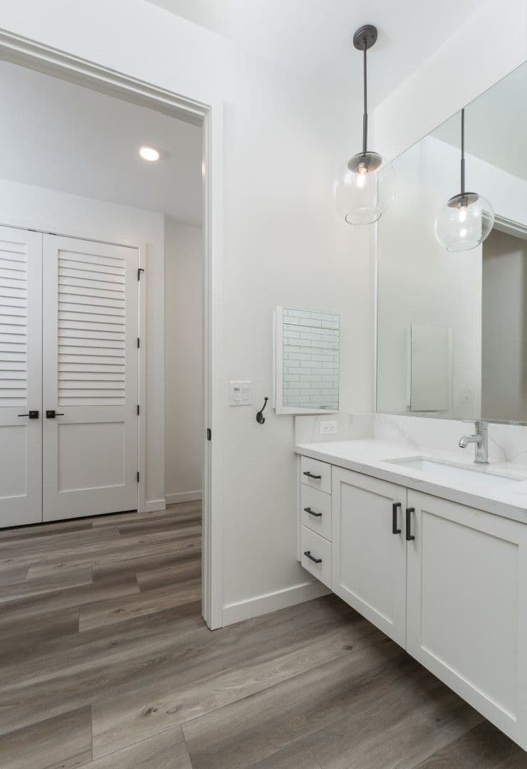 Santa Barbara Apartment: 835 E. Canon Perdido Street