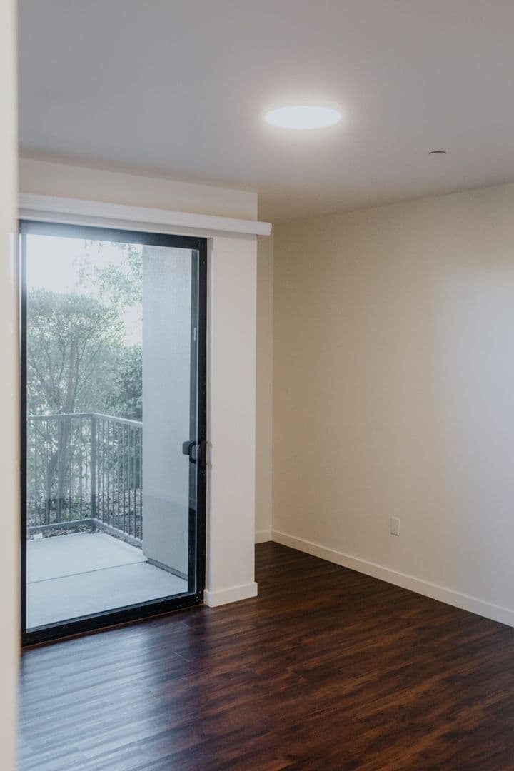 Bakersfield Apartment: 11325 Park Square Drive