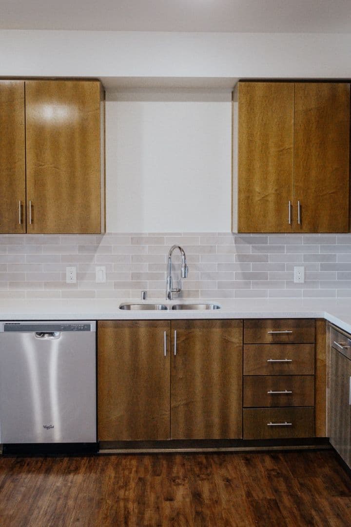 Bakersfield Apartment: 11325 Park Square Drive