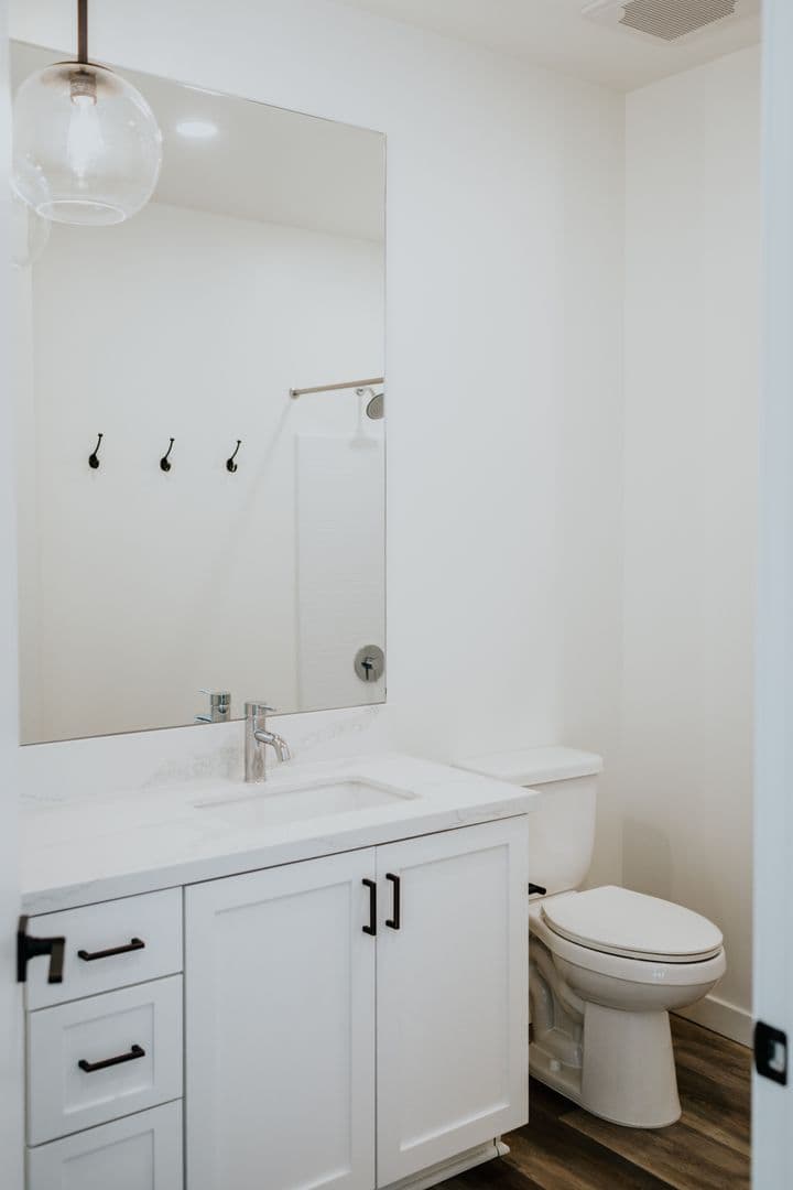 Bakersfield Apartment: 250 South Heath Road