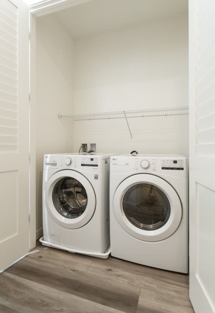 Santa Barbara Apartment: 835 E. Canon Perdido Street