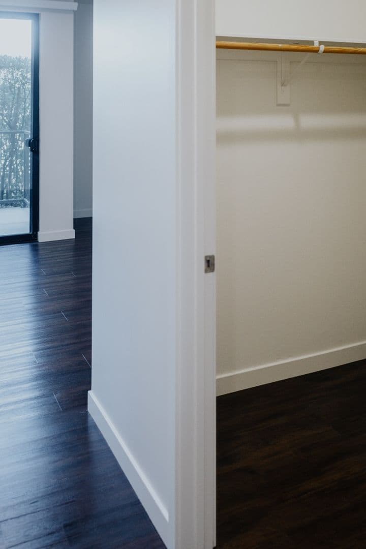 Bakersfield Apartment: 11325 Park Square Drive
