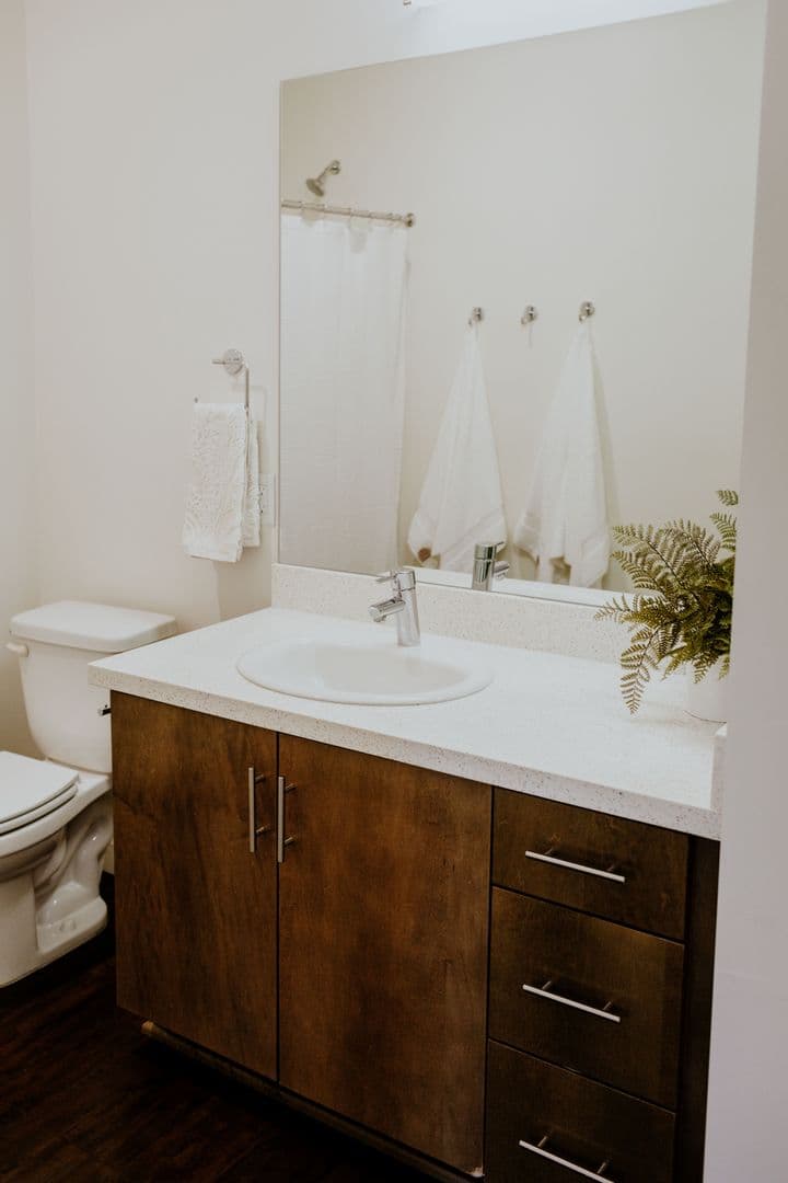 Bakersfield Apartment: 11325 Park Square Drive