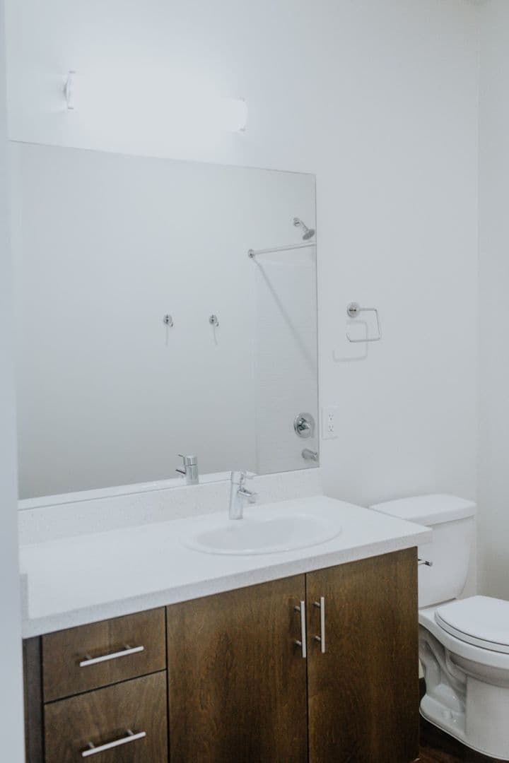 Bakersfield Apartment: 11325 Park Square Drive