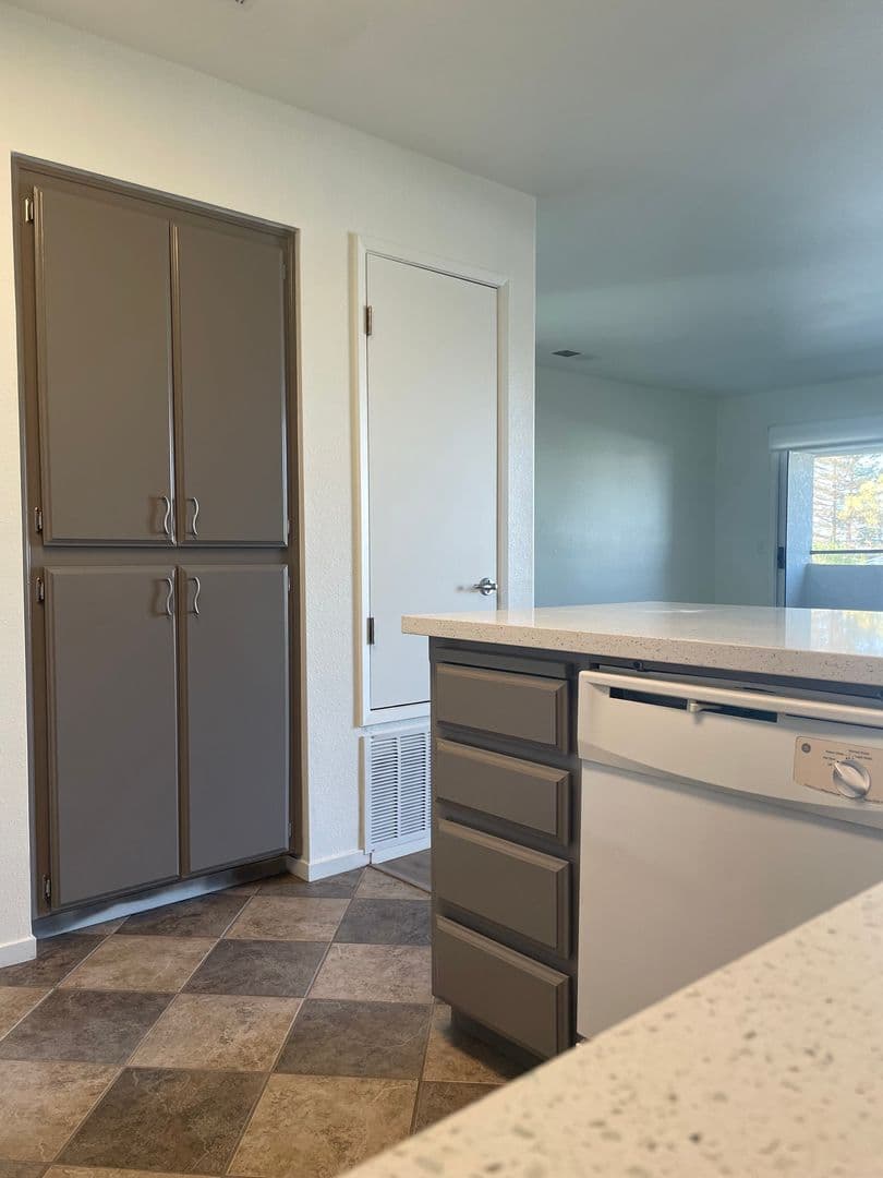 Bakersfield Apartment: 1100 Mondavi Way