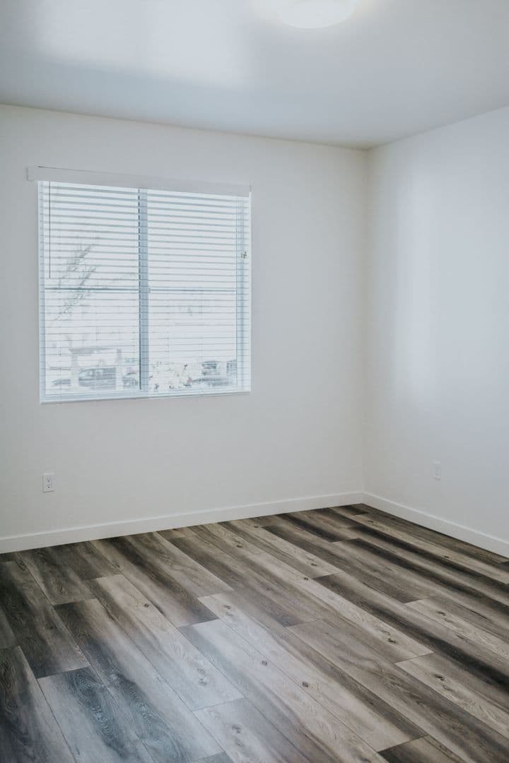 Bakersfield Apartment: 250 South Heath Road