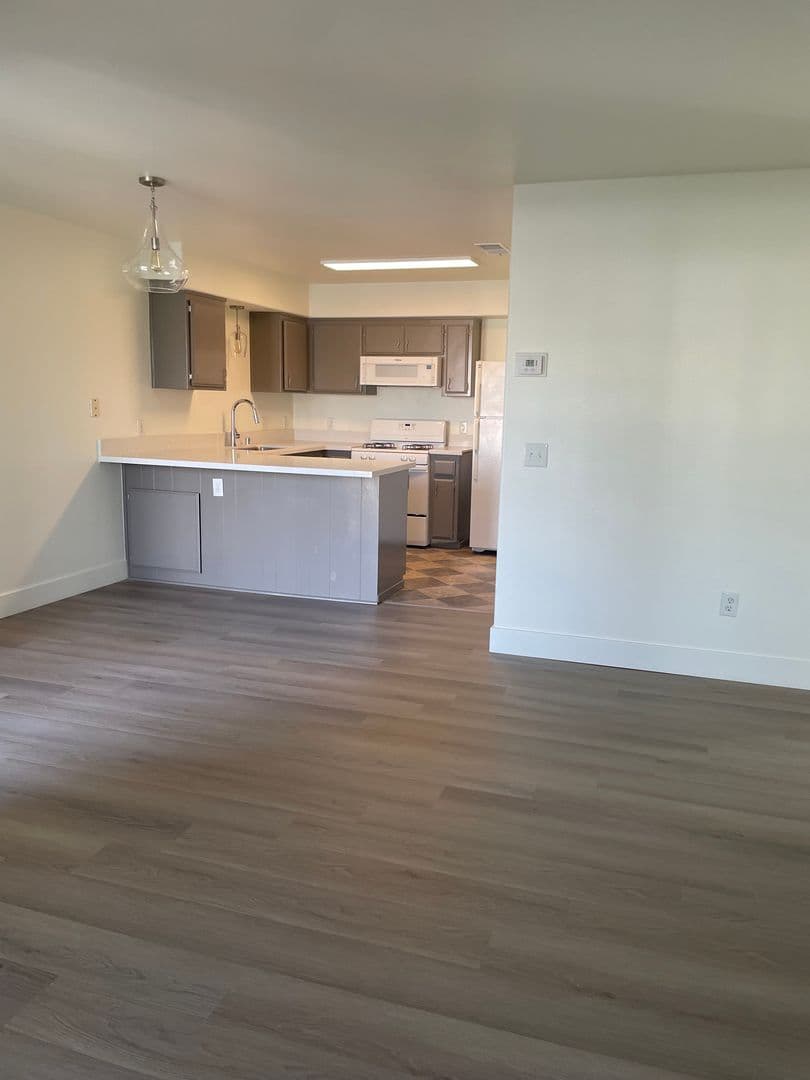Bakersfield Apartment: 1100 Mondavi Way