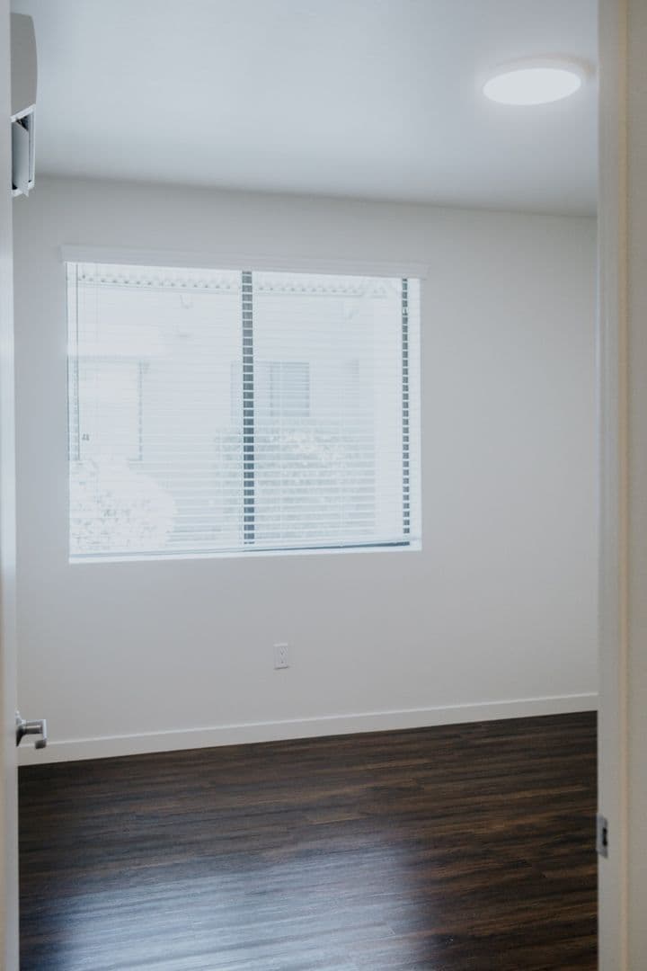 Bakersfield Apartment: 11325 Park Square Drive