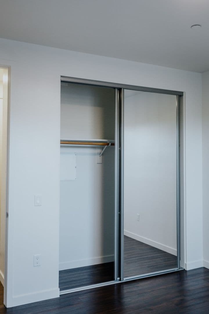 Bakersfield Apartment: 11325 Park Square Drive