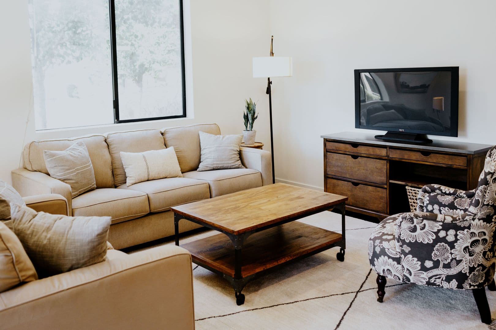 Bakersfield Apartment: 11325 Park Square Drive