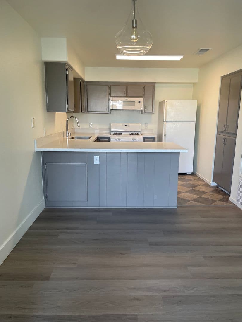 Bakersfield Apartment: 1100 Mondavi Way