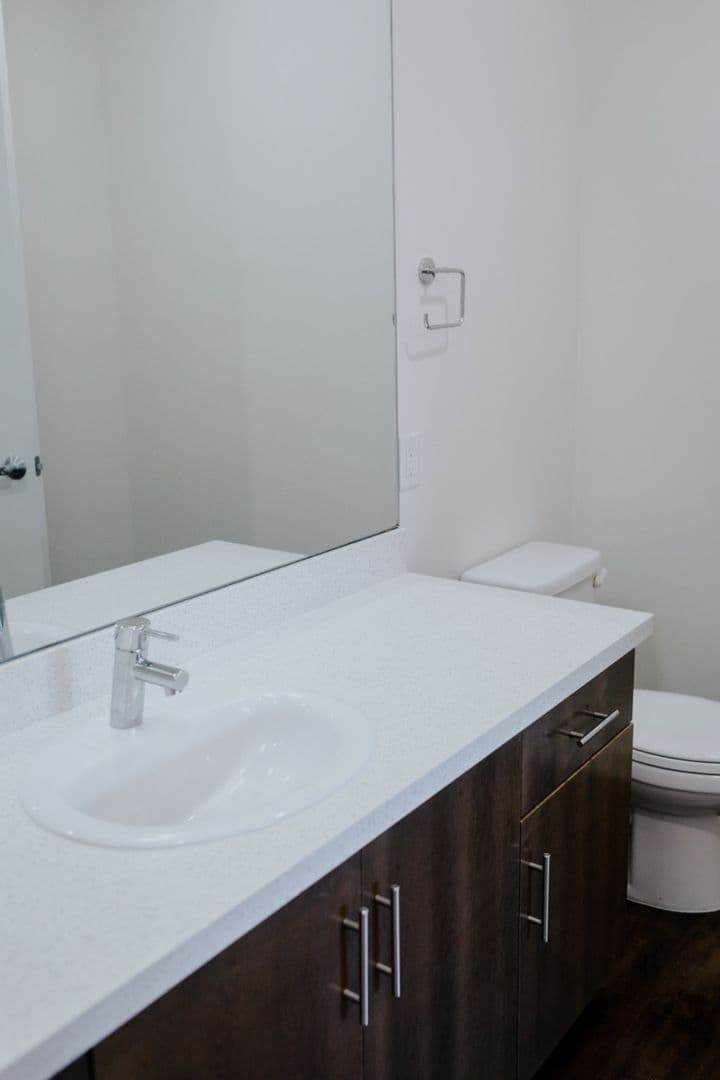 Bakersfield Apartment: 11325 Park Square Drive