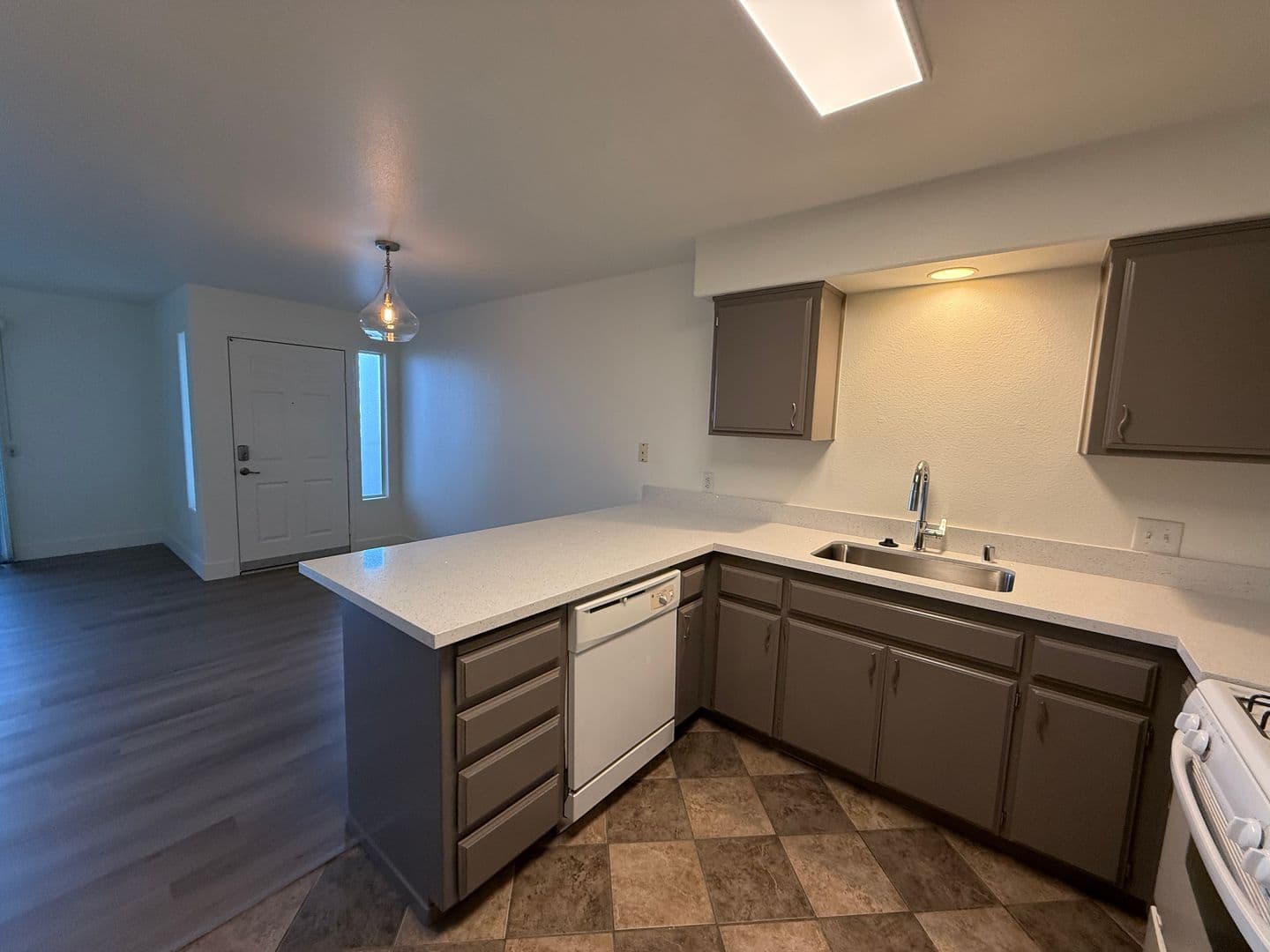 Bakersfield Apartment: 1100 Mondavi Way
