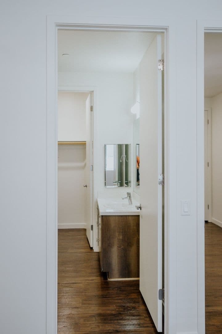 Bakersfield Apartment: 11325 Park Square Drive