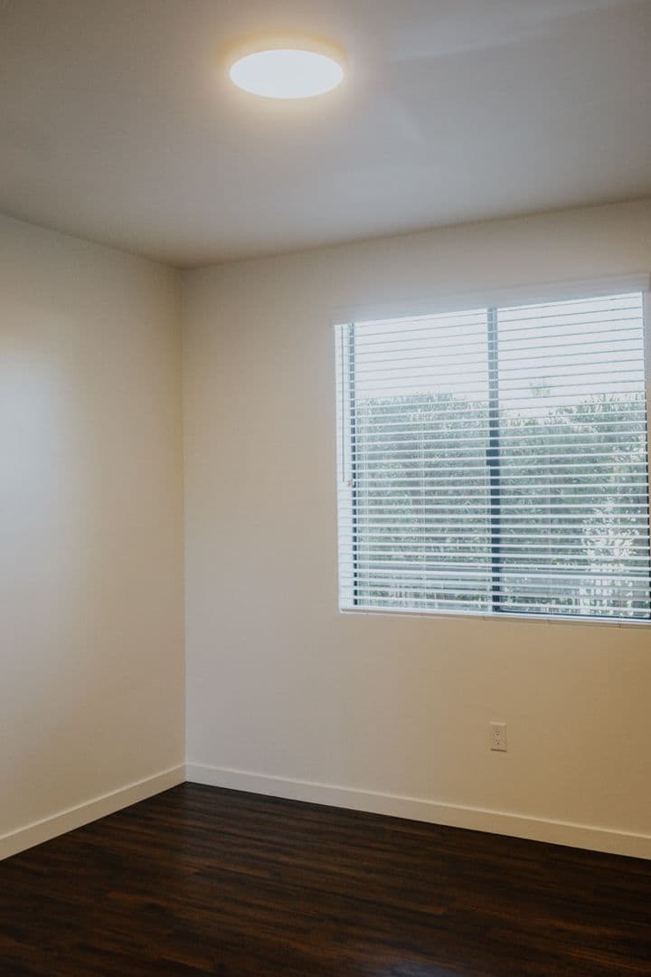 Bakersfield Apartment: 11325 Park Square Drive
