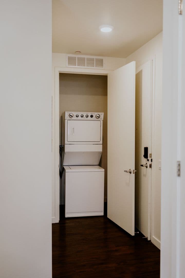 Bakersfield Apartment: 11325 Park Square Drive