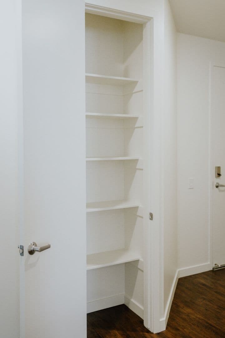 Bakersfield Apartment: 11325 Park Square Drive