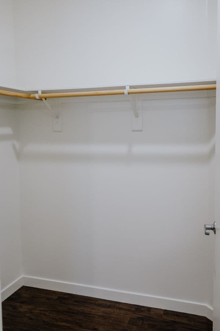 Bakersfield Apartment: 11325 Park Square Drive