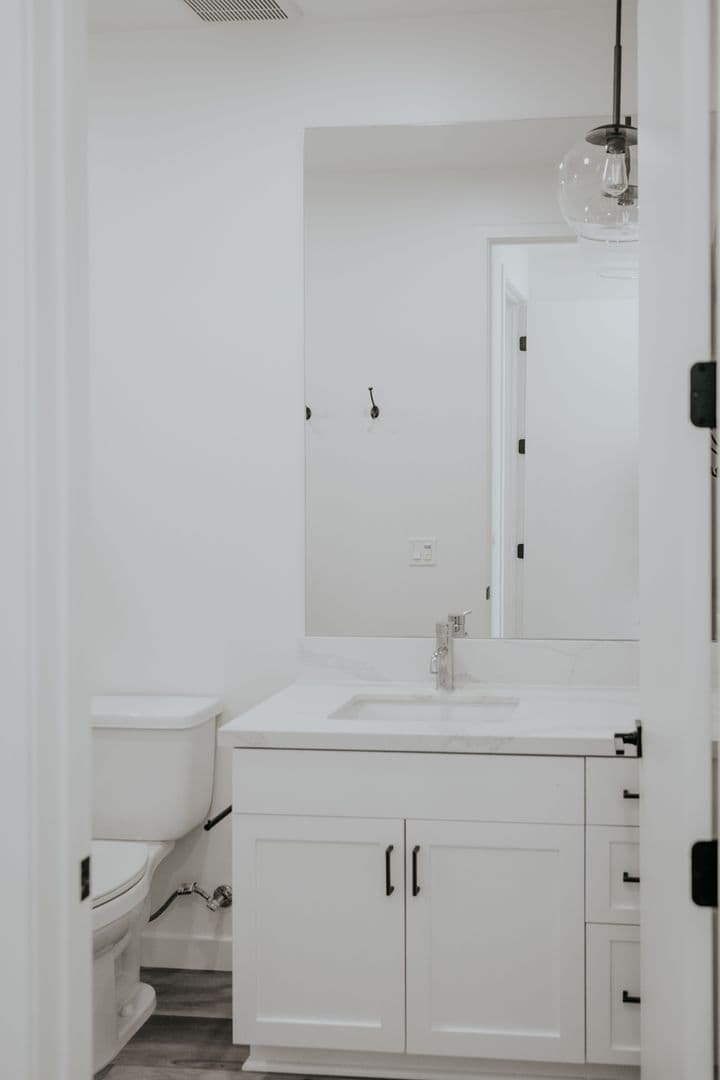 Bakersfield Apartment: 250 South Heath Road
