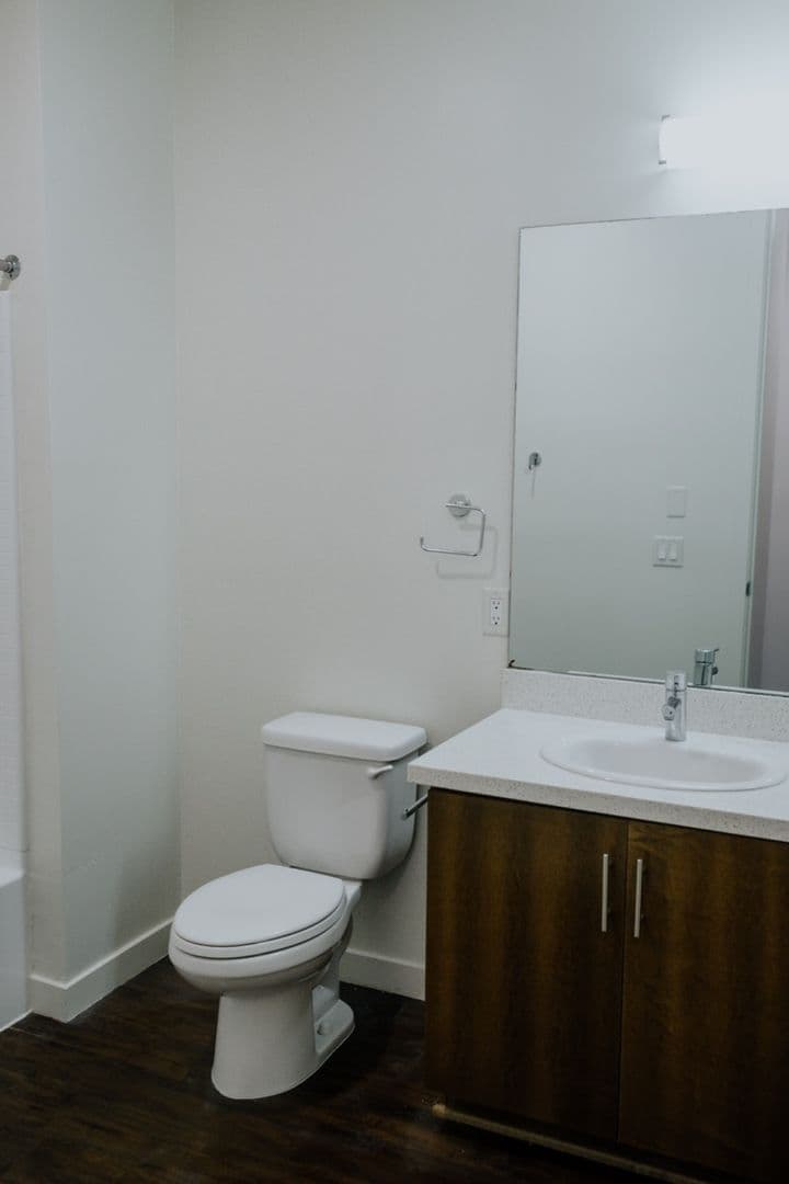 Bakersfield Apartment: 11325 Park Square Drive