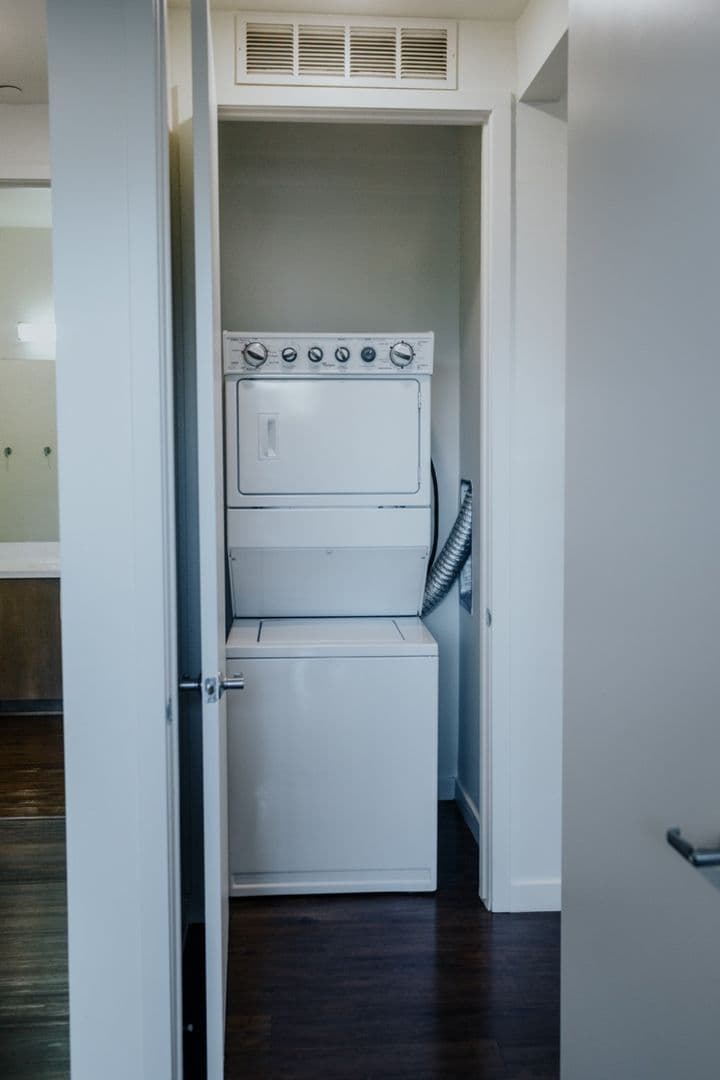 Bakersfield Apartment: 11325 Park Square Drive